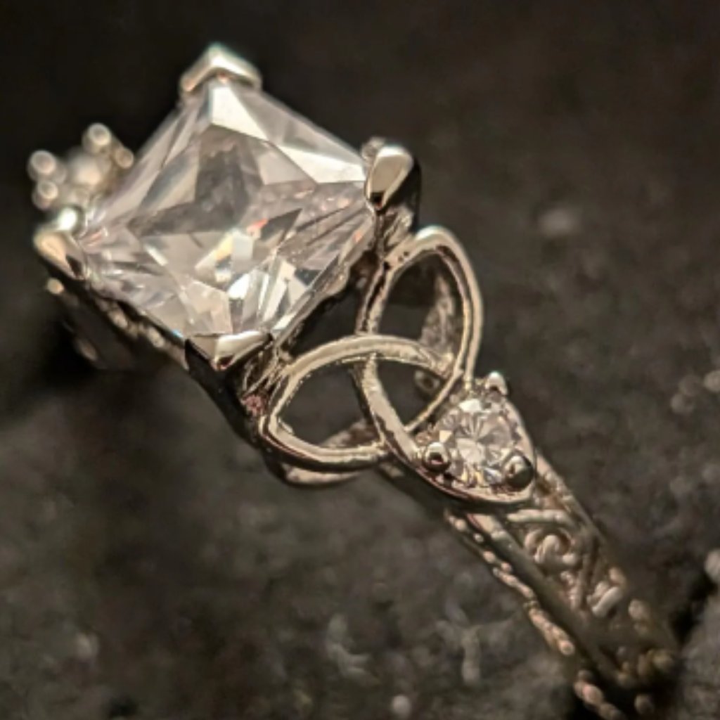 Celtic Ring - Cubic Zirconia & Sterling Silver - Size 8